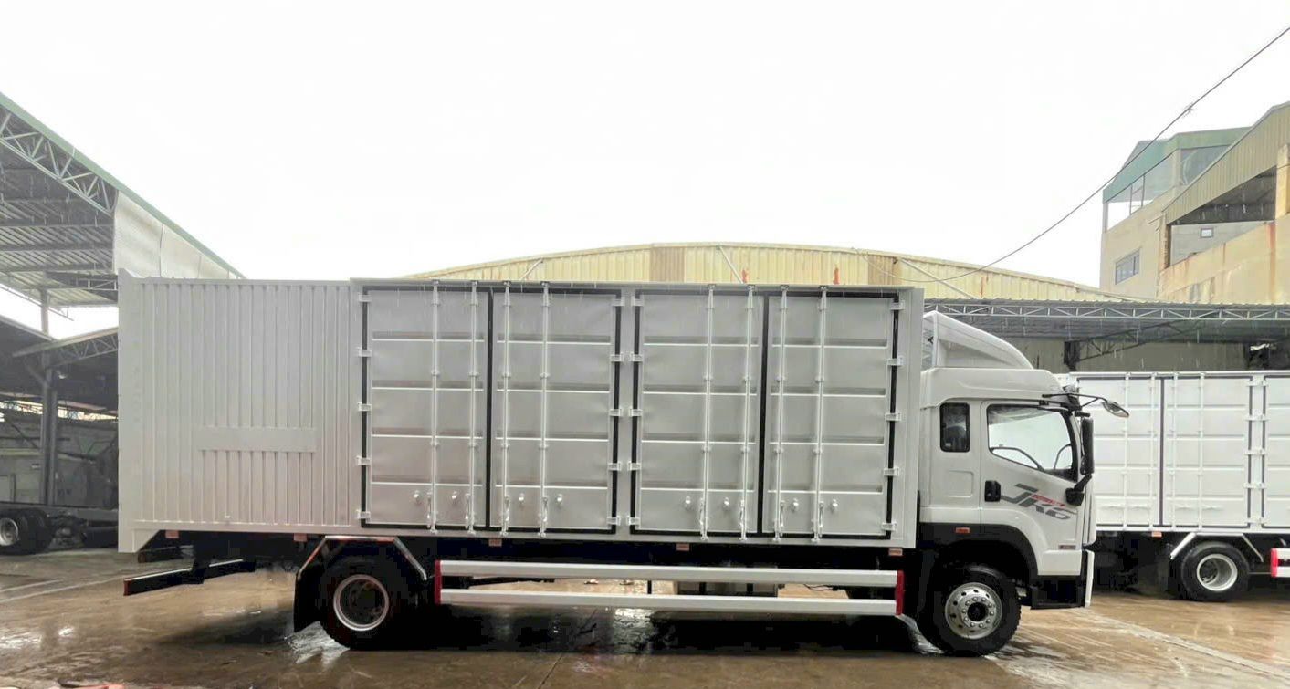 Faw thùng kín 2 cửa hông 8.3m 2025